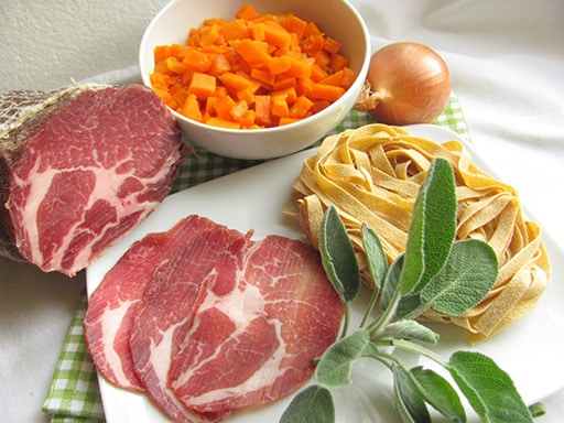 igredienti tagliatelle zucca e capocollo